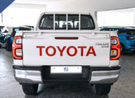 Toyota Hilux Manual 2.4L Gasóleo Branco